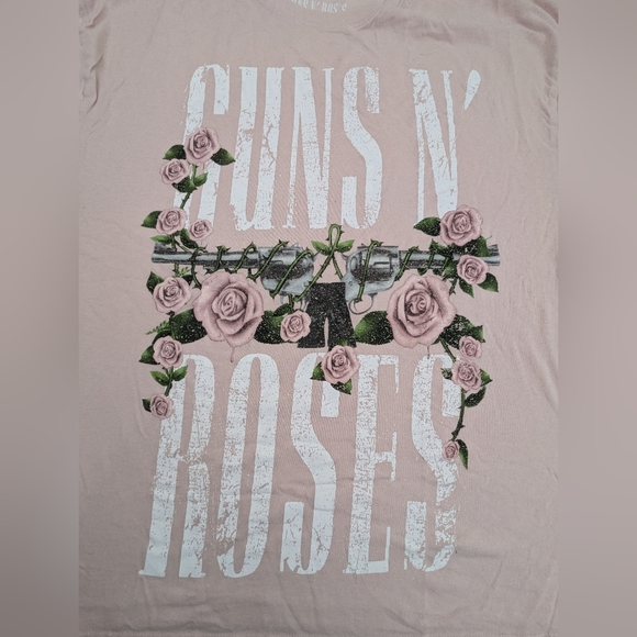Guns N Roses Light Pink Band Tee featuring Guns and Roses in Front.  Large - Picture 9 of 11